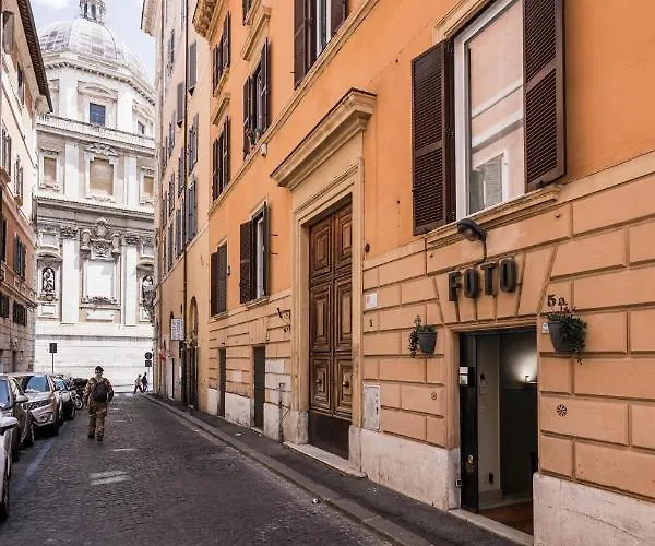 Domus Flavia Close To Colosseum